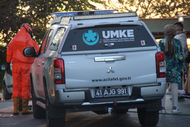 Foto - Yol kenarında baygın bulunan şahıs ortalığı karıştırdı! Hastane karantinaya alındı