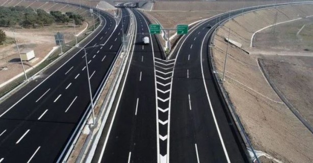 Foto - Yol kenarındaki beyaz levhalar ne işe yarar?