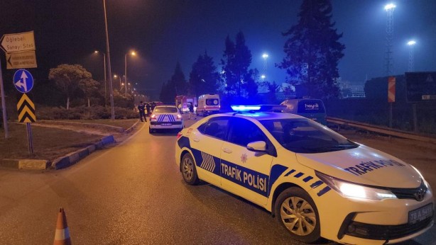 Foto - Yol kenarındaki şüpheli valiz polisi alarma geçirdi