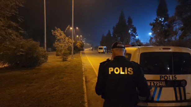 Yol kenarındaki şüpheli valiz polisi alarma geçirdi