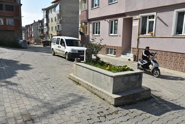 Foto - Yol ortasında 'sır mezar' şaşırtıyor