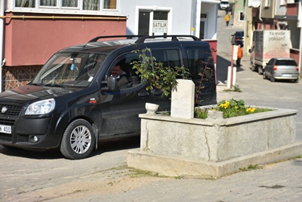 Foto - Yol ortasında 'sır mezar' şaşırtıyor