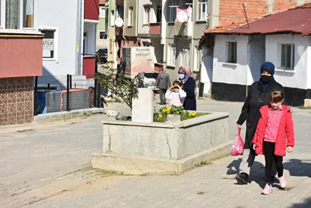 Foto - Yol ortasında 'sır mezar' şaşırtıyor