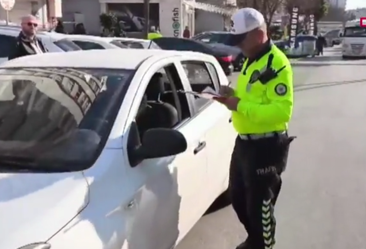 Foto - Yol vermeyen sürücüye 4 bin 512 TL ceza kesildi! Siz şaka mısınız ağabey