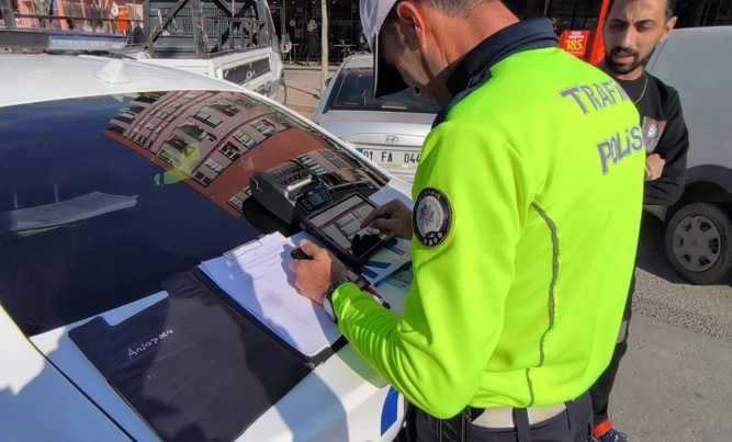 Foto - Yol vermeyen sürücüye 4 bin 512 TL ceza kesildi! Siz şaka mısınız ağabey