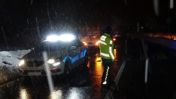 Foto - Yola çıkacak olanlar dikkat! Bolu'da polis ekipleri teyakkuza geçti! 