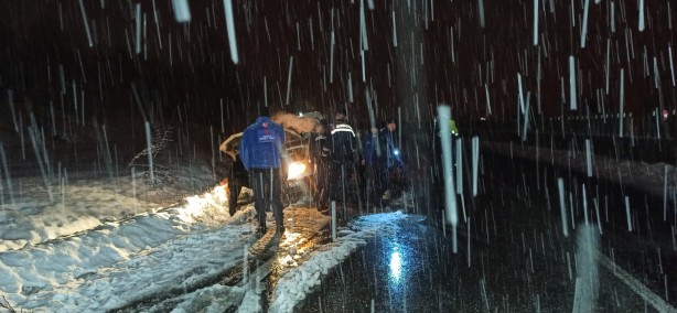 Foto - Yola çıkacak olanlar dikkat! Bolu'da polis ekipleri teyakkuza geçti! 