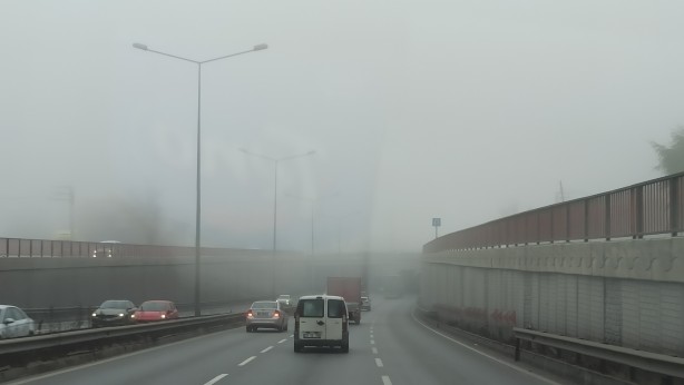 Yola çıkacaklar dikkat! 5 metreden ötesi görülmüyor