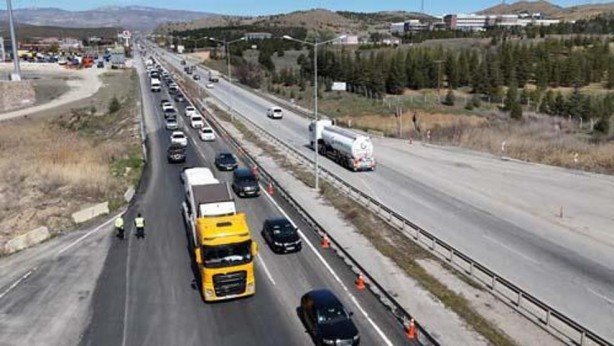 Yola çıkacaklar dikkat! Araç trafiği yoğunluğu yüzde 100’e ulaştı