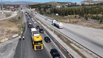 Foto - Yola çıkacaklar dikkat! Araç trafiği yoğunluğu yüzde 100’e ulaştı