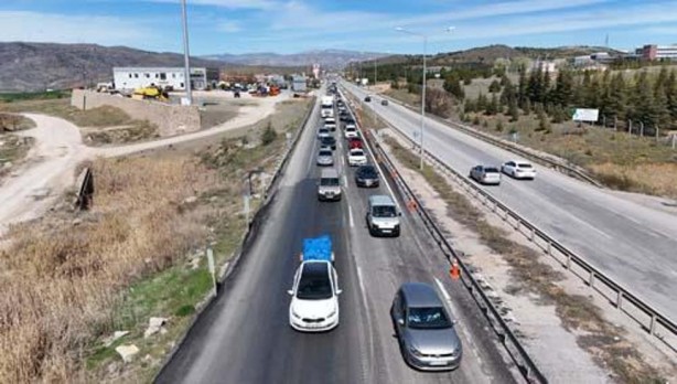 Foto - Yola çıkacaklar dikkat! Araç trafiği yoğunluğu yüzde 100’e ulaştı