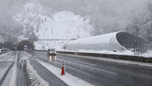 Foto - Yola çıkacaklar dikkat! Bolu Dağı Tüneli beyaza büründü