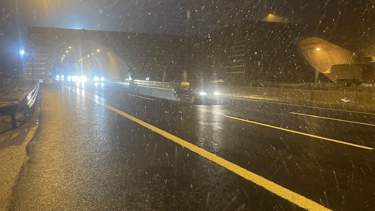 Foto - Yola çıkacaklar dikkat! Bolu Dağı'nda kar yağışı başladı