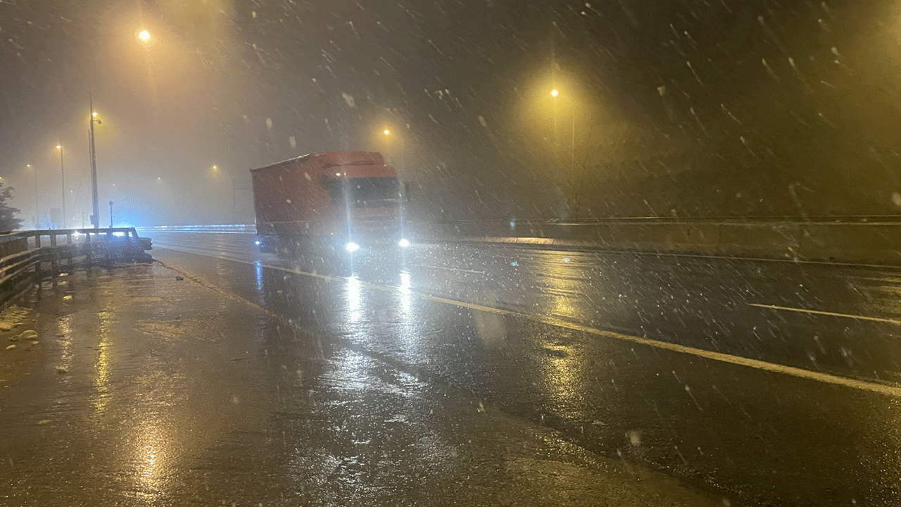 Foto - Yola çıkacaklar dikkat! Bolu Dağı'nda kar yağışı başladı