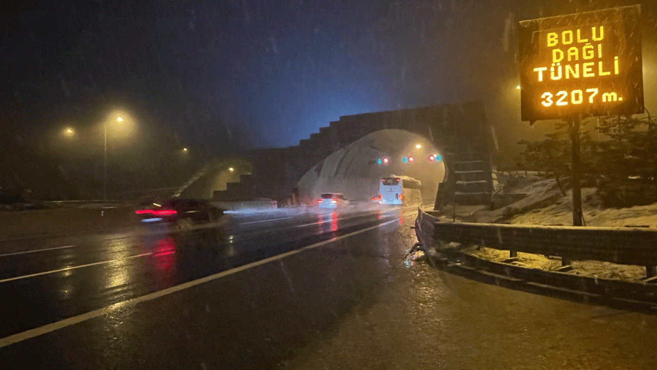 Yola çıkacaklar dikkat! Bolu Dağı'nda kar yağışı başladı