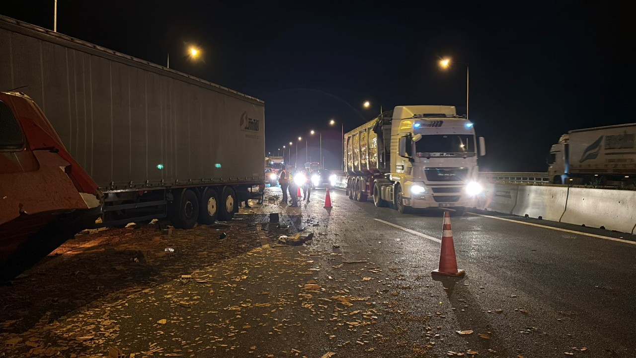 Foto - Yola çıkacaklar dikkat! Bolu Dağı'nda ulaşımı aksatan kaza