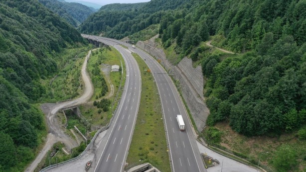 Foto - Yola çıkacaklar dikkat! İstanbul yönü 35 gün trafiğe kapatılacak
