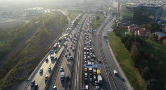 Yola çıkacaklar dikkat! İstanbul'da kısıtlama öncesi yoğun trafik