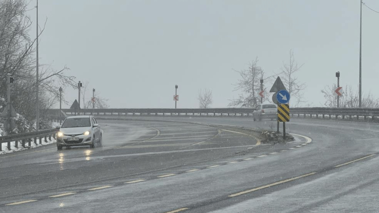 Foto - Yola çıkacaklar dikkat! Kar yağışı etkili oluyor