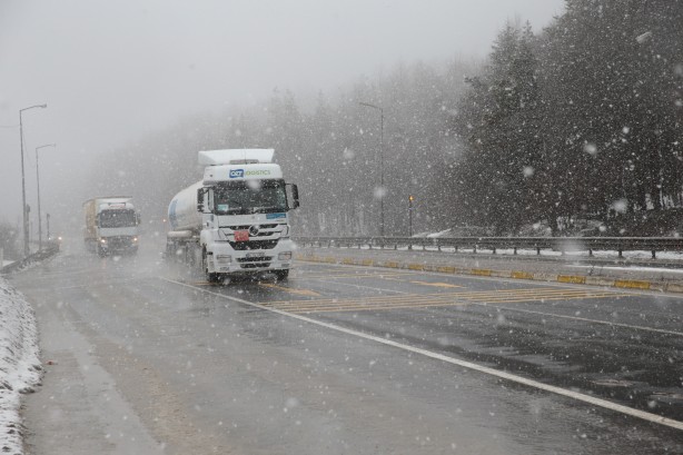 Foto - Yola çıkacaklar dikkat! Kar yağışı etkili oluyor