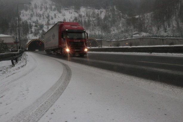 Foto - Yola çıkacaklar dikkat! Kar yağışı etkili oluyor