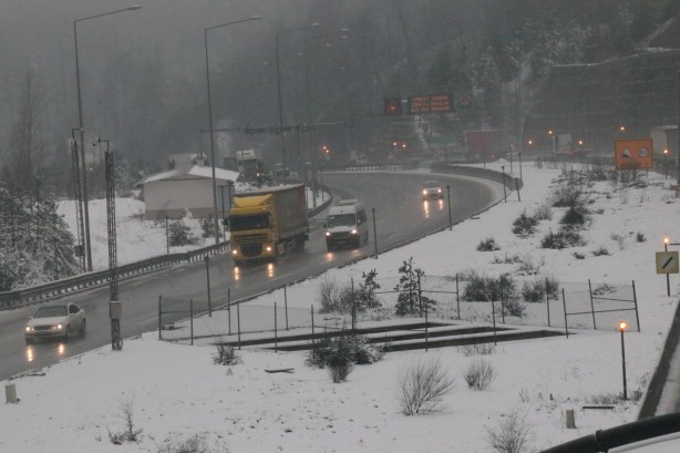 Foto - Yola çıkacaklar dikkat! Kar yağışı etkili oluyor