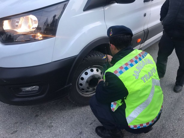 Foto - Yola çıkacaklar dikkat! Kış lastiği zorunluluğu başladı