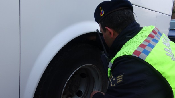 Foto - Yola çıkacaklar dikkat! Kış lastiği zorunluluğu başladı