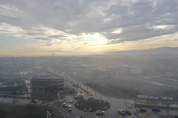 Yola çıkacaklar dikkat! Sis etkili olmaya başladı