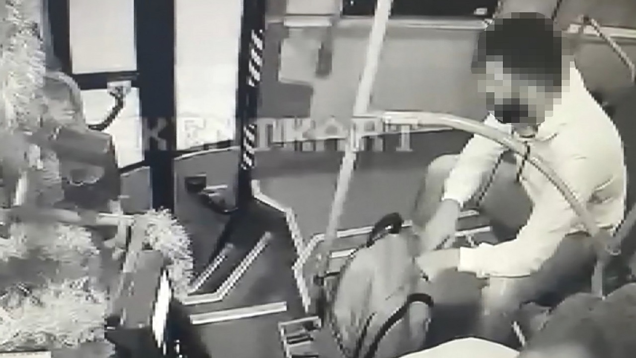 Foto - Yolcu midibüs şoförünün cüzdanını çaldı