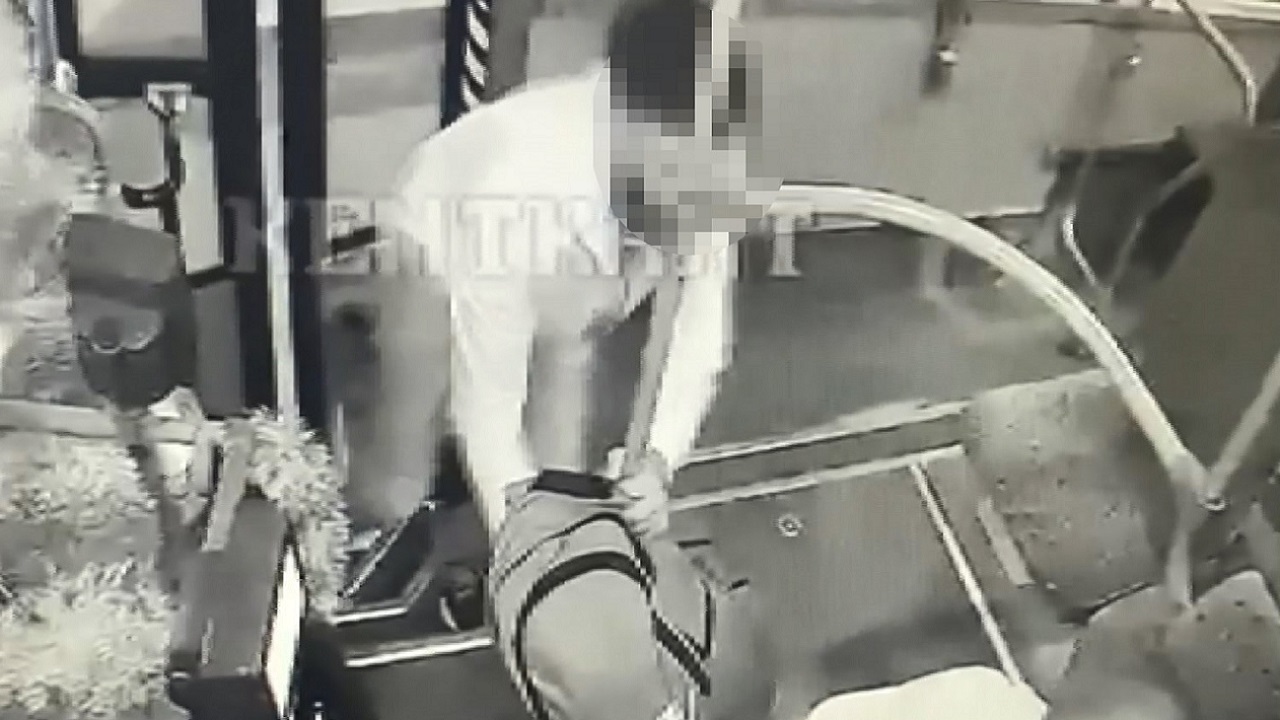 Yolcu midibüs şoförünün cüzdanını çaldı