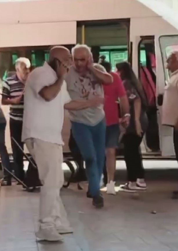 Foto - Yolcu, minibüs şoförünün kulağını ısırarak koparttı