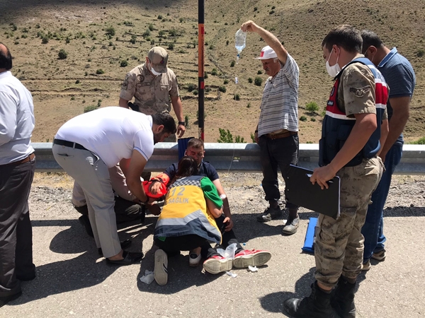 Yolcu minibüsü devrildi: Çok sayıda yaralı var