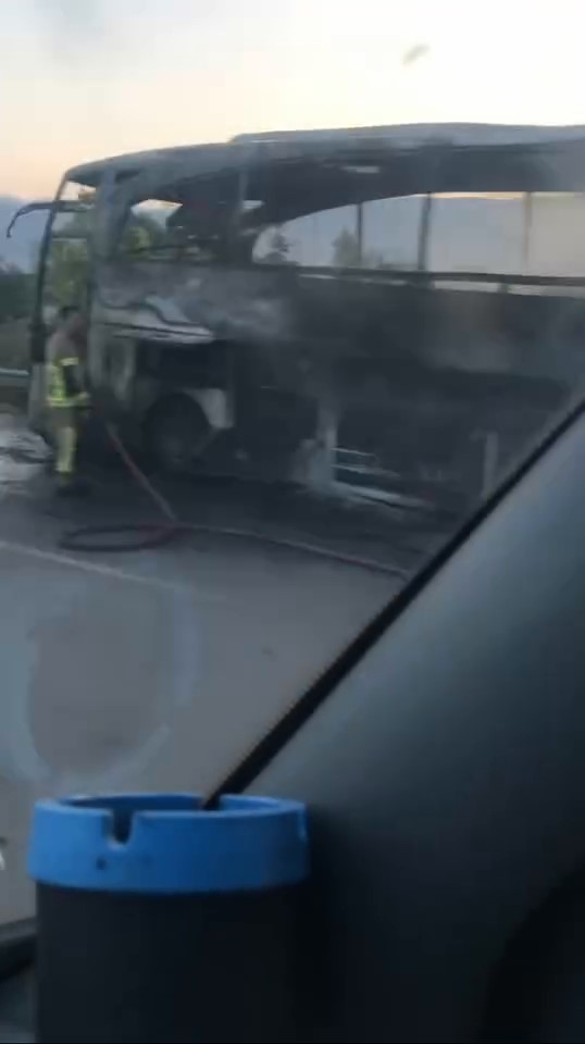 Yolcu otobüsü alev alev yandı