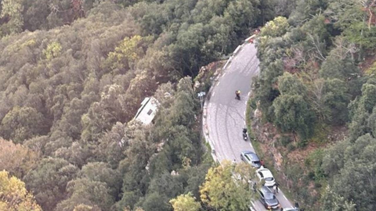 Foto - Yolcu otobüsü dere yatağına uçtu! Tam 83 kişi...