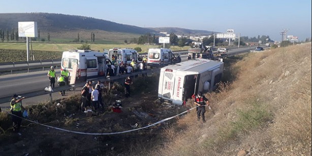 Foto - Yolcu otobüsü devrildi! Ölü ve çok sayıda yaralı var