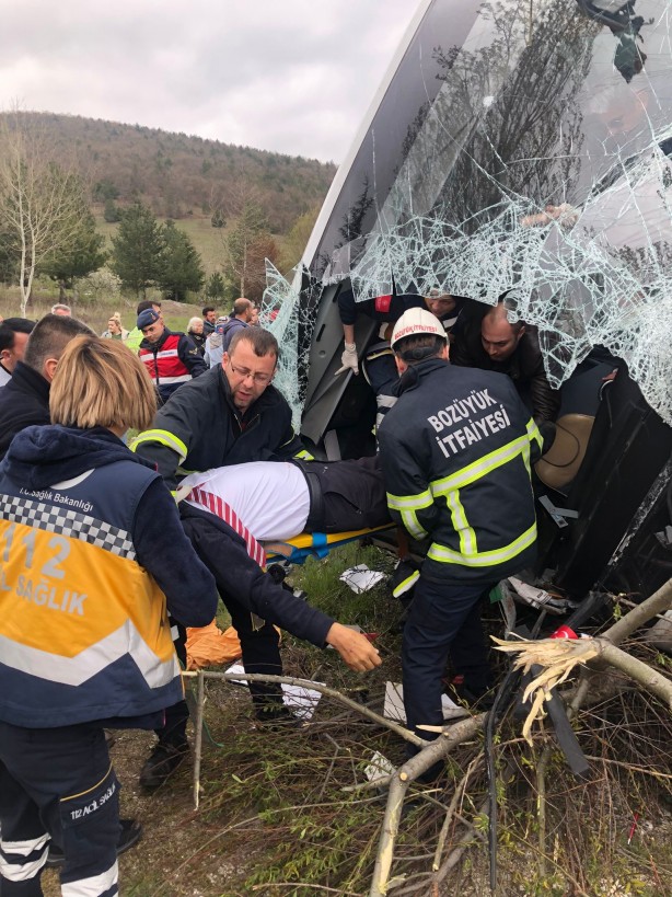 Foto - Yolcu otobüsü devrildi! Yaralılar var