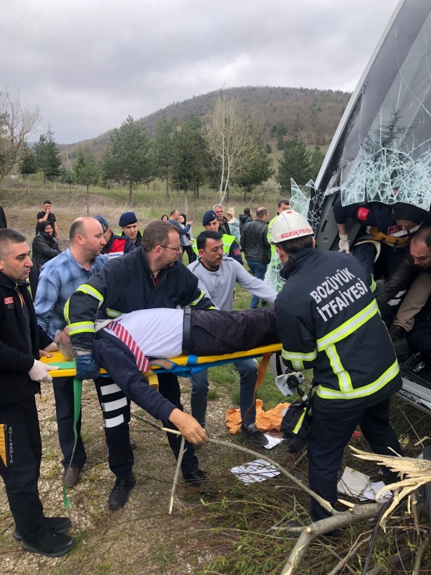 Foto - Yolcu otobüsü devrildi! Yaralılar var