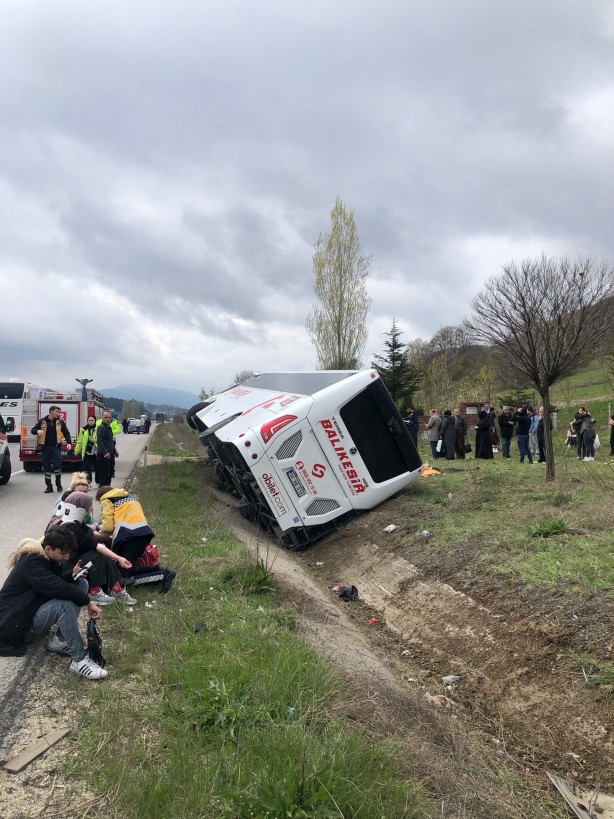 Foto - Yolcu otobüsü devrildi! Yaralılar var