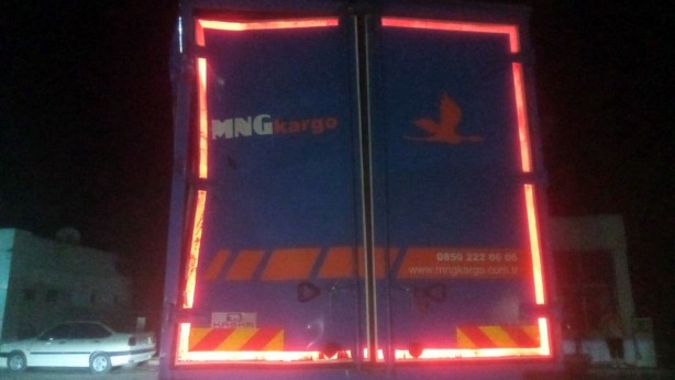 Foto - Yolcu otobüsü ile kargo kamyonu çarpıştı
