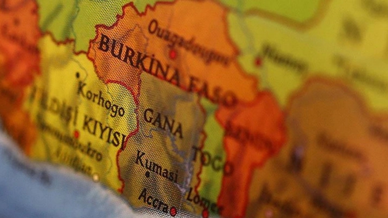 Foto - Yolcu otobüsü ile tanker feci şekilde çarpıştı! Çok sayıda ölü var