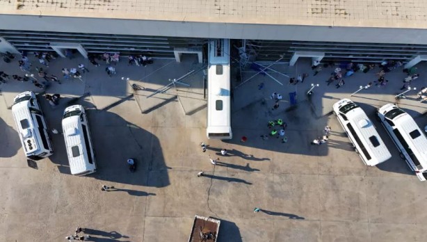 Foto - Yolcu otobüsü otogara daldı