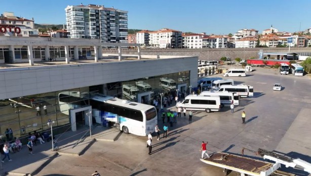 Foto - Yolcu otobüsü otogara daldı
