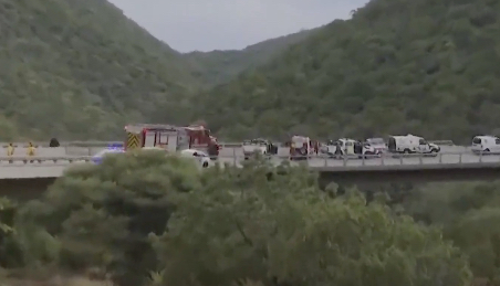 Foto - Yolcu otobüsü şarampole yuvarlandı: 45 ölü var, sadece 8 yaşındaki çocuk ağır yaralı kurtuldu