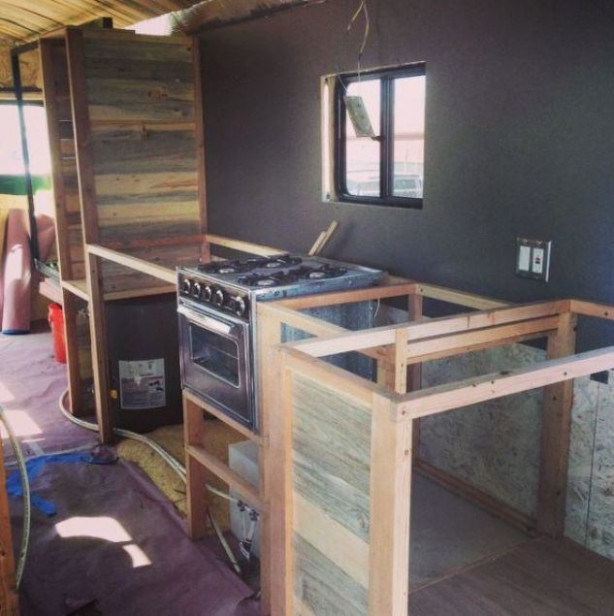 Foto - Yolcu otobüsünü eve dönüştürdü