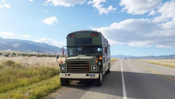 Foto - Yolcu otobüsünü eve dönüştürdü