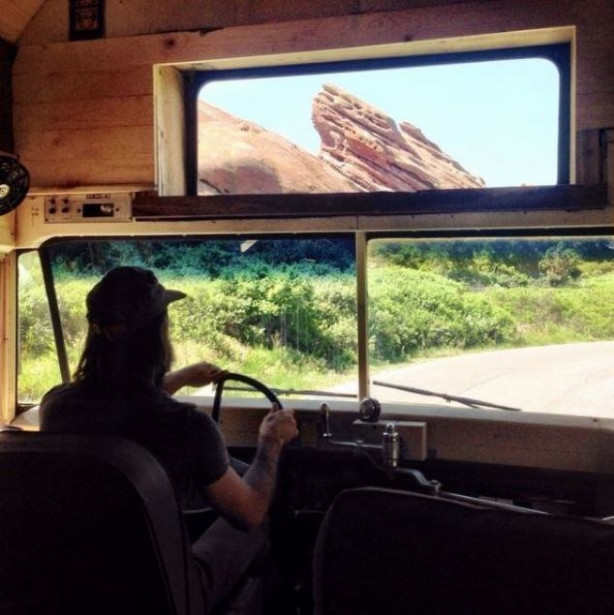 Foto - Yolcu otobüsünü eve dönüştürdü
