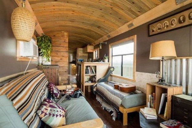 Foto - Yolcu otobüsünü eve dönüştürdü