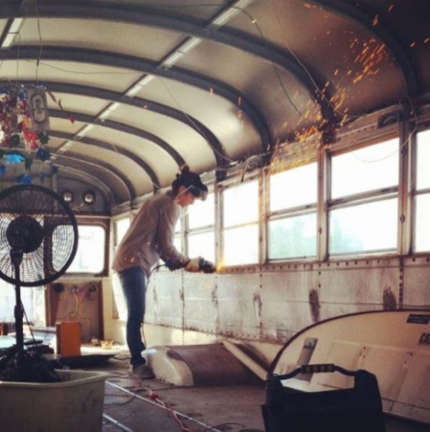 Foto - Yolcu otobüsünü eve dönüştürdü