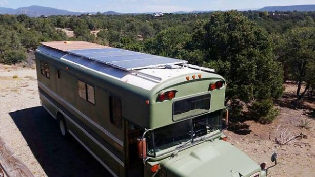 Foto - Yolcu otobüsünü eve dönüştürdü